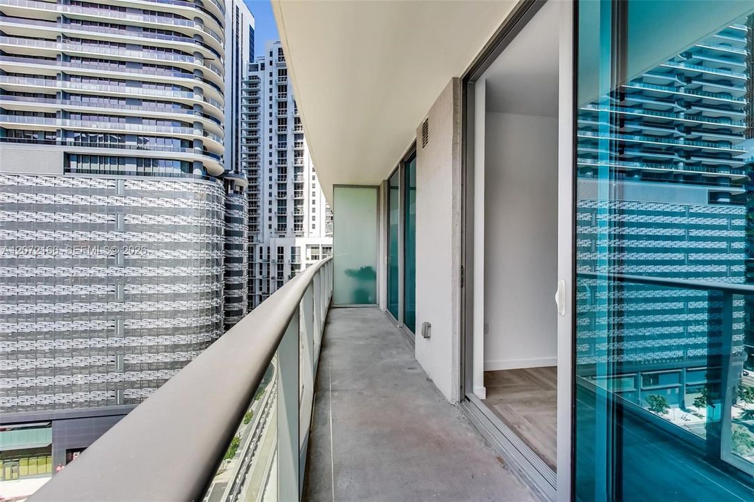 For Rent: $3,800 (1 beds, 1 baths, 812 Square Feet)