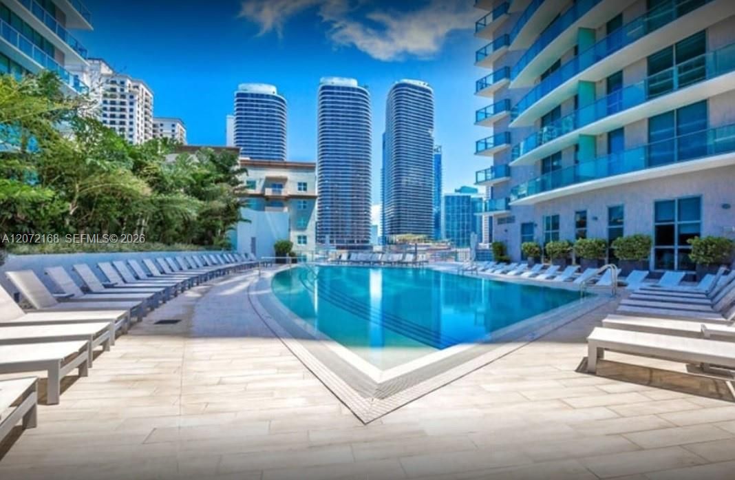 For Rent: $3,800 (1 beds, 1 baths, 812 Square Feet)