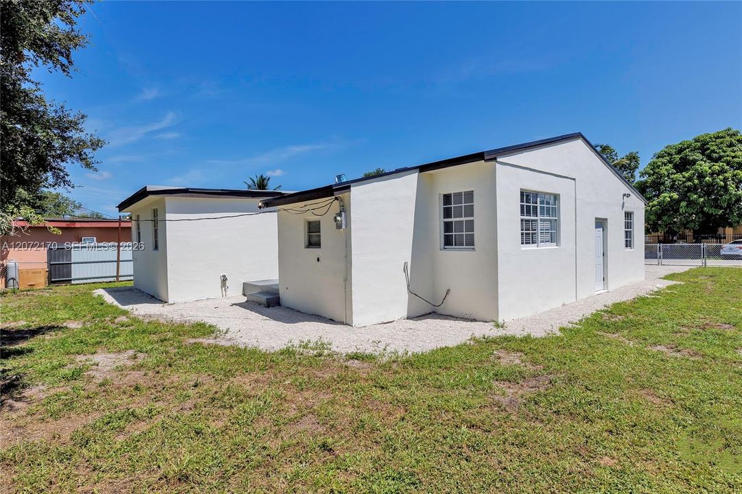 For Sale: $589,900 (4 beds, 2 baths, 1308 Square Feet)