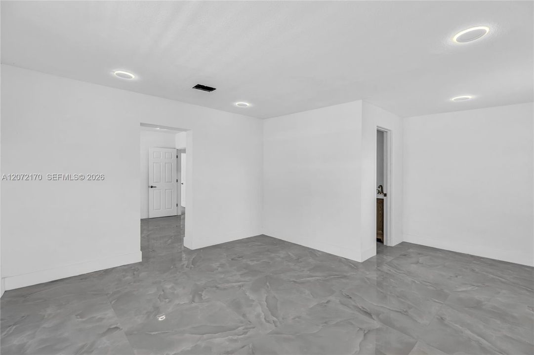 For Sale: $589,900 (4 beds, 2 baths, 1308 Square Feet)