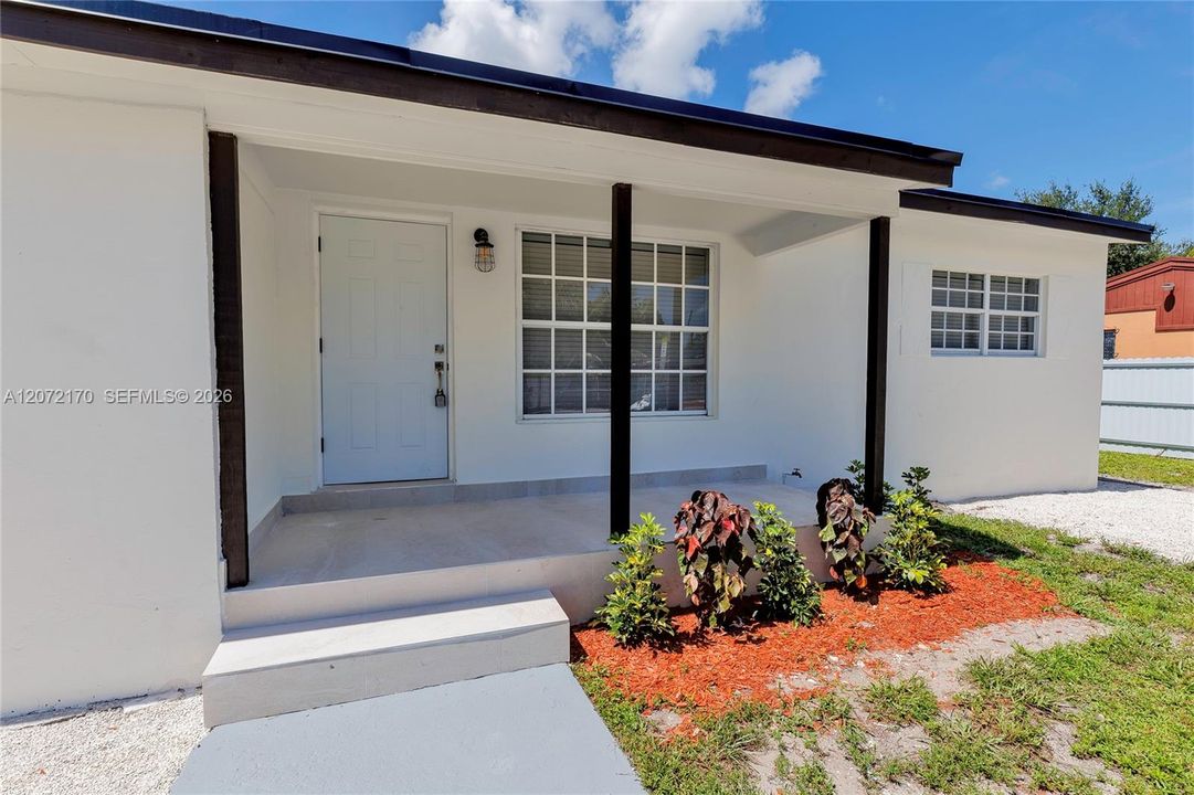 For Sale: $589,900 (4 beds, 2 baths, 1308 Square Feet)