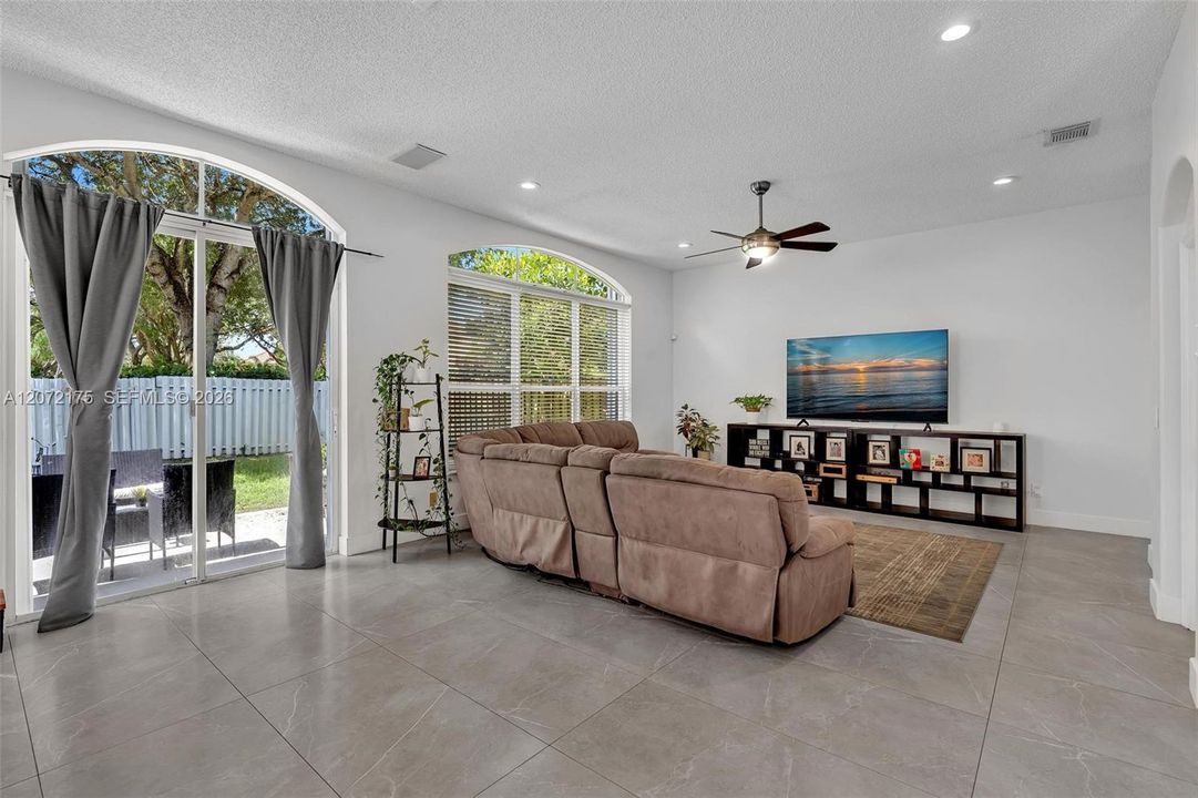 For Sale: $769,000 (4 beds, 2 baths, 2567 Square Feet)