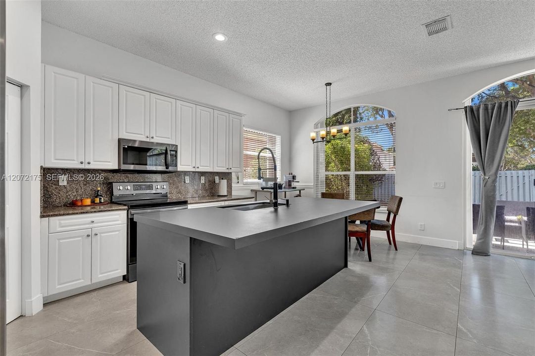 For Sale: $769,000 (4 beds, 2 baths, 2567 Square Feet)