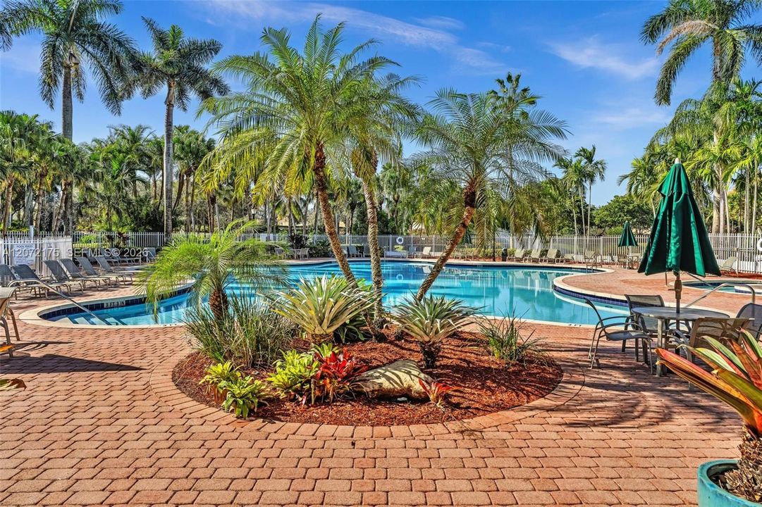 For Sale: $769,000 (4 beds, 2 baths, 2567 Square Feet)