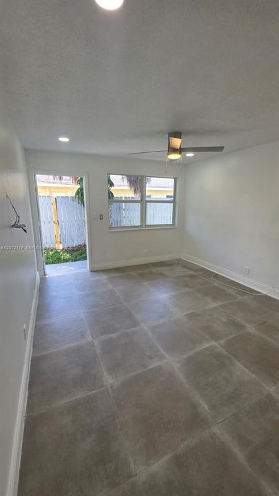 For Rent: $1,750 (2 beds, 1 baths, 3170 Square Feet)