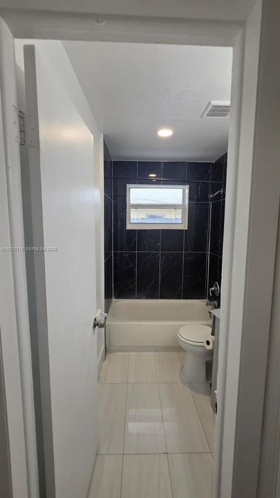 For Rent: $1,750 (2 beds, 1 baths, 3170 Square Feet)