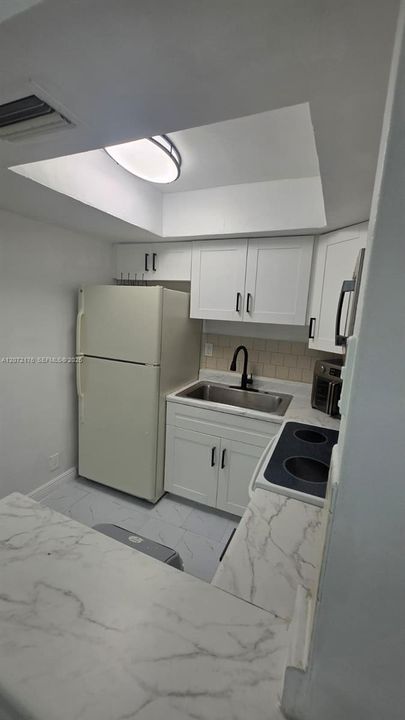 For Rent: $1,750 (2 beds, 1 baths, 3170 Square Feet)