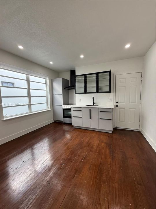 For Rent: $1,825 (0 beds, 1 baths, 2852 Square Feet)