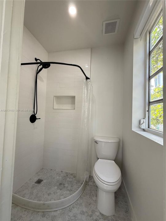 For Rent: $1,825 (0 beds, 1 baths, 2852 Square Feet)
