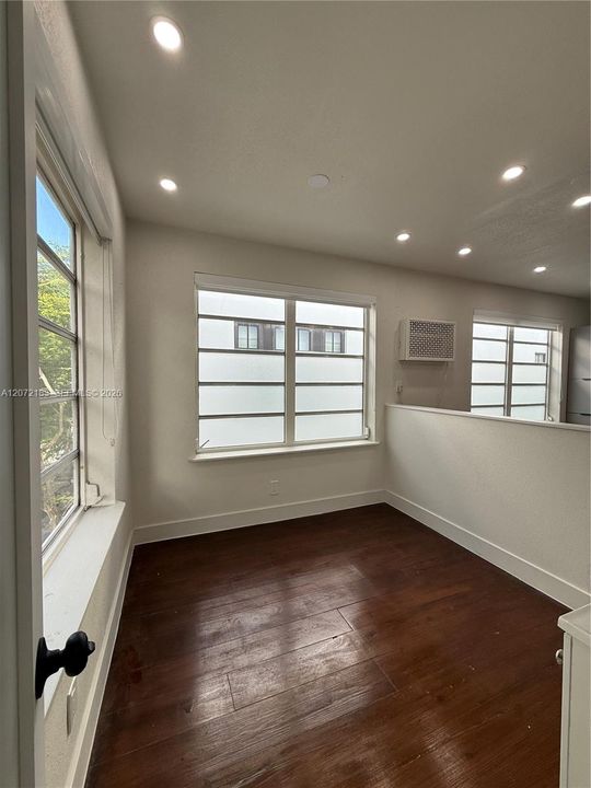 For Rent: $1,825 (0 beds, 1 baths, 2852 Square Feet)
