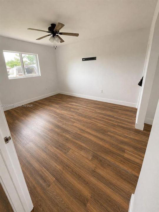 En Venta: $720,000 (4 camas, 2 baños, 1809 Pies cuadrados)