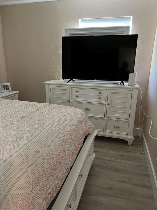 For Sale: $484,000 (2 beds, 1 baths, 897 Square Feet)