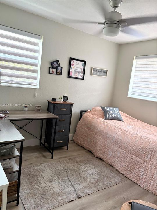 For Sale: $484,000 (2 beds, 1 baths, 897 Square Feet)