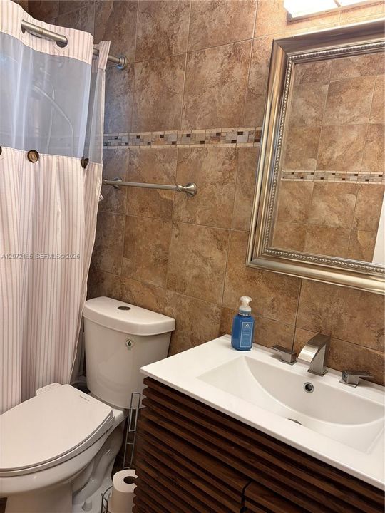 For Sale: $484,000 (2 beds, 1 baths, 897 Square Feet)