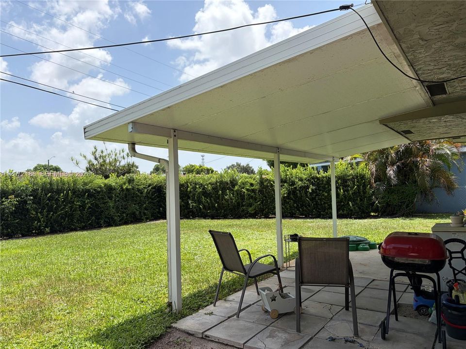 For Sale: $484,000 (2 beds, 1 baths, 897 Square Feet)