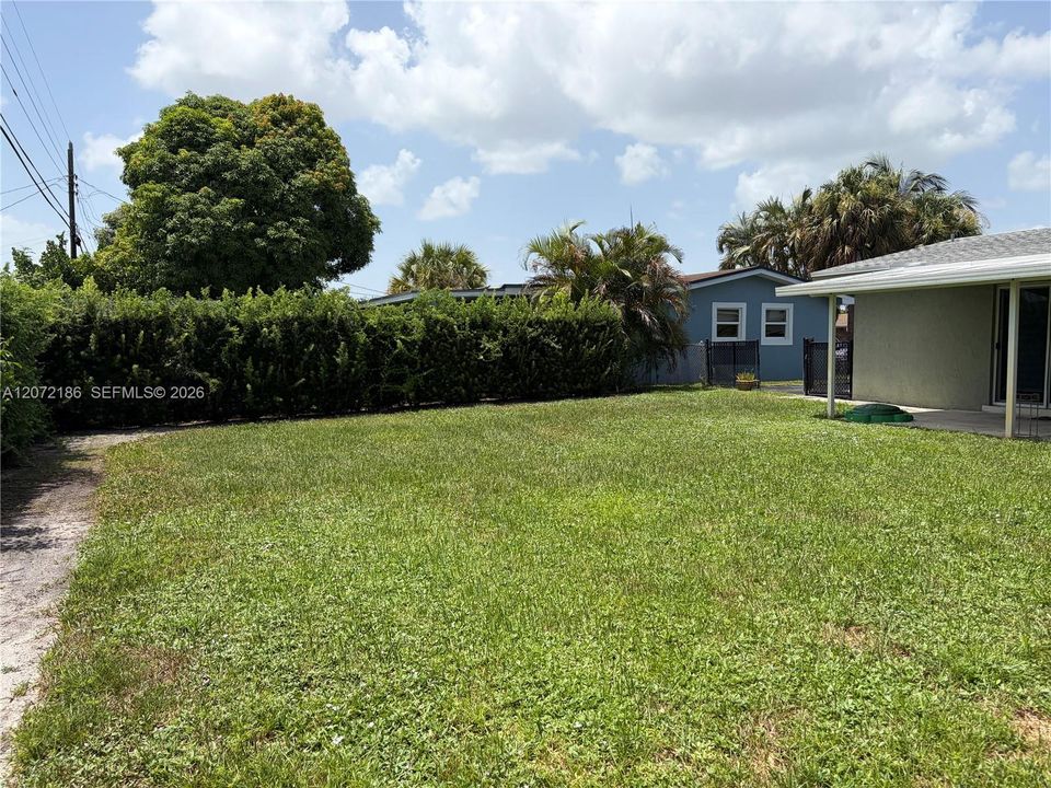 For Sale: $484,000 (2 beds, 1 baths, 897 Square Feet)