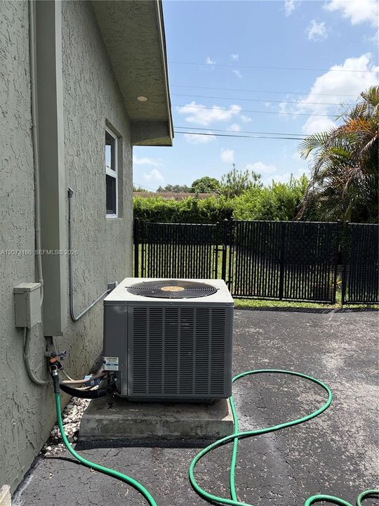 For Sale: $484,000 (2 beds, 1 baths, 897 Square Feet)