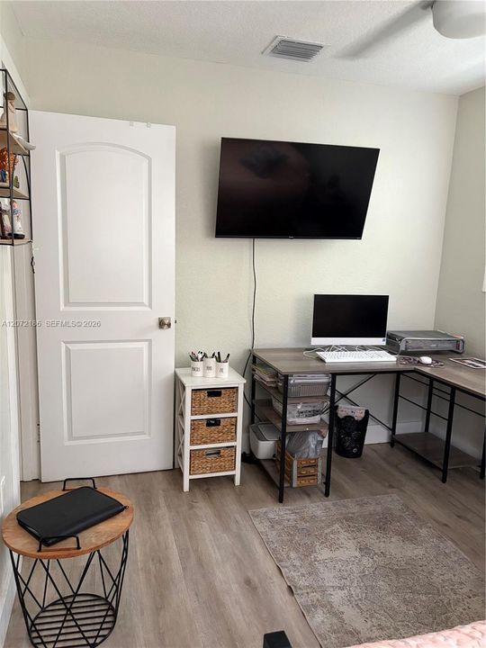 For Sale: $484,000 (2 beds, 1 baths, 897 Square Feet)