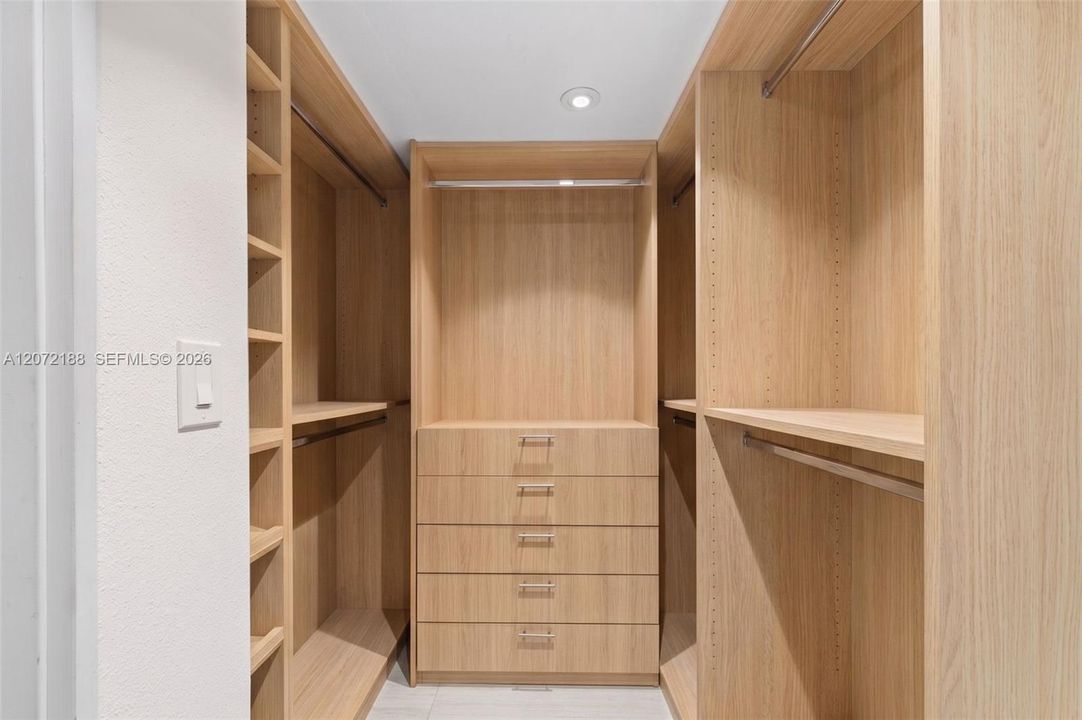 На продажу: $1,925,000 (2 спален, 2 ванн, 1230 Квадратных фут)