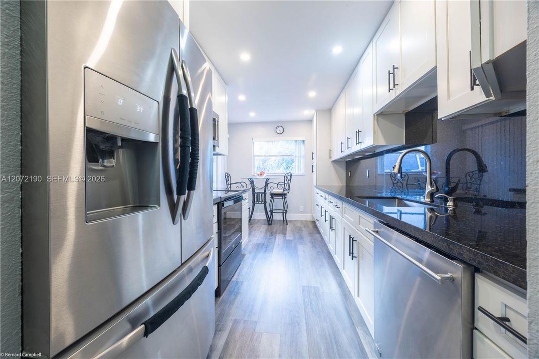 For Sale: $215,000 (2 beds, 2 baths, 1078 Square Feet)