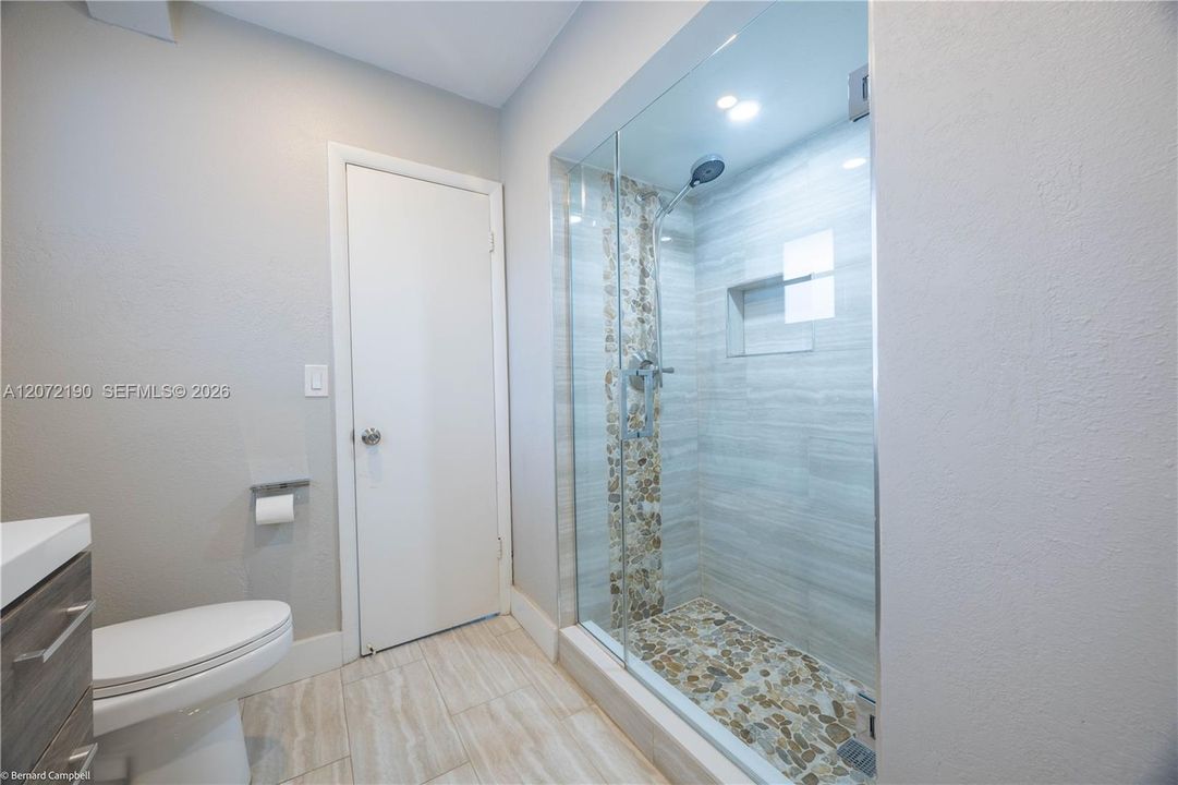 For Sale: $215,000 (2 beds, 2 baths, 1078 Square Feet)