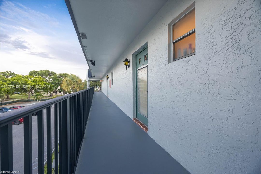 For Sale: $215,000 (2 beds, 2 baths, 1078 Square Feet)