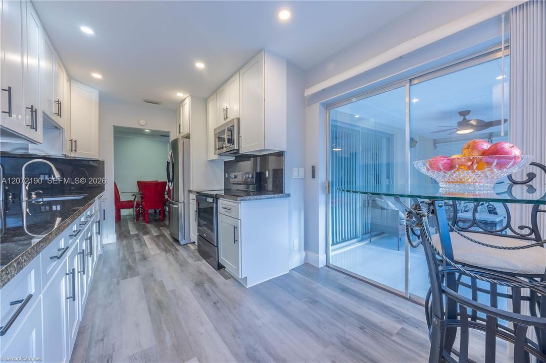 For Sale: $215,000 (2 beds, 2 baths, 1078 Square Feet)