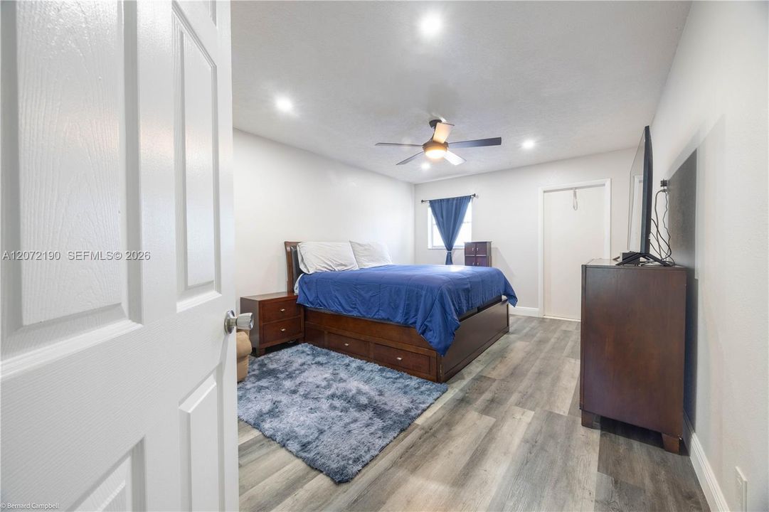 For Sale: $215,000 (2 beds, 2 baths, 1078 Square Feet)