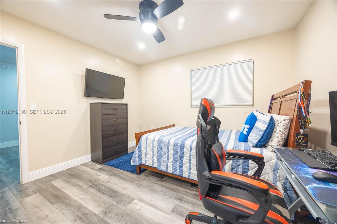 For Sale: $215,000 (2 beds, 2 baths, 1078 Square Feet)