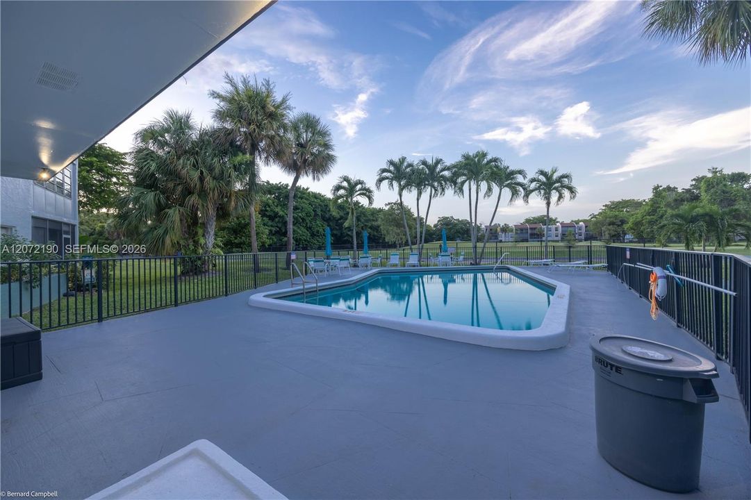 For Sale: $215,000 (2 beds, 2 baths, 1078 Square Feet)