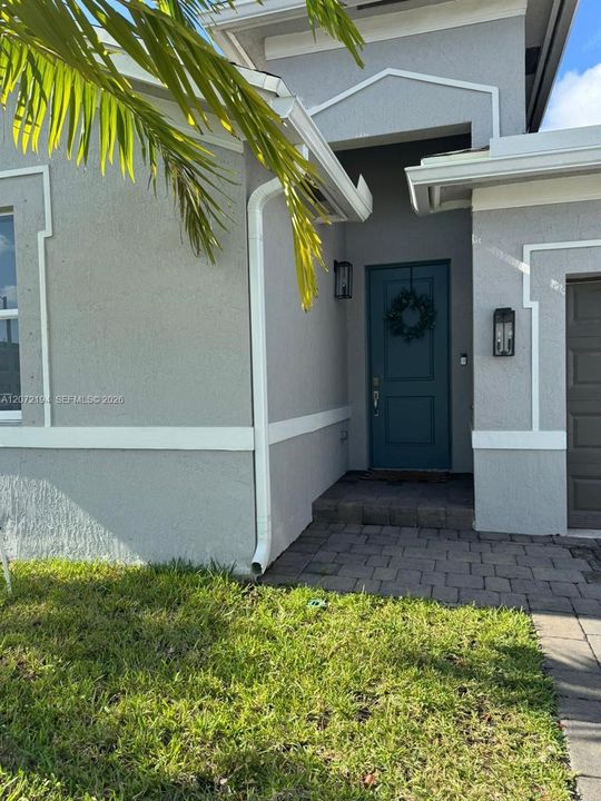 For Rent: $3,300 (3 beds, 1 baths, 1685 Square Feet)
