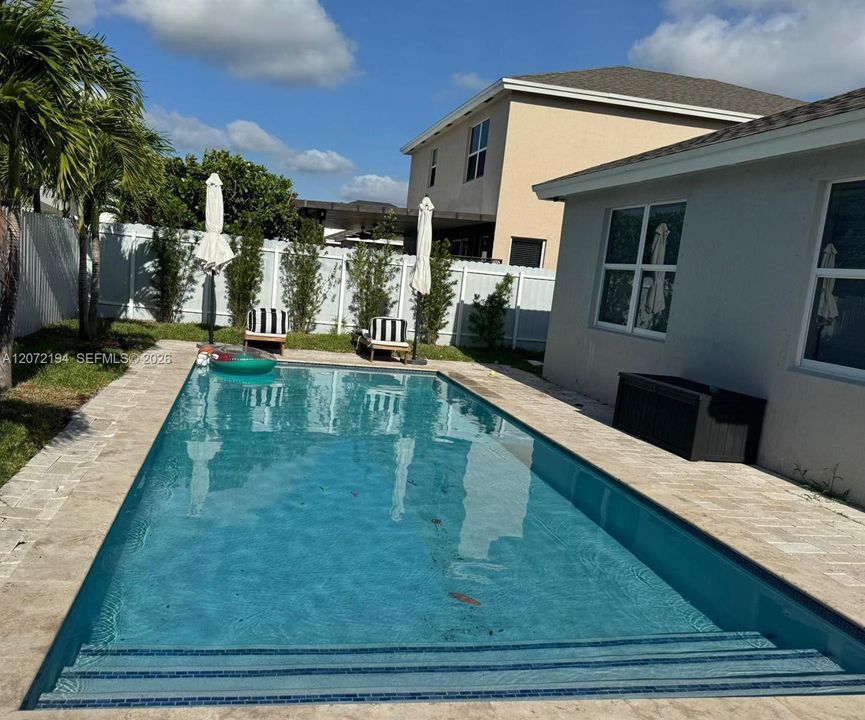 For Rent: $3,300 (3 beds, 1 baths, 1685 Square Feet)
