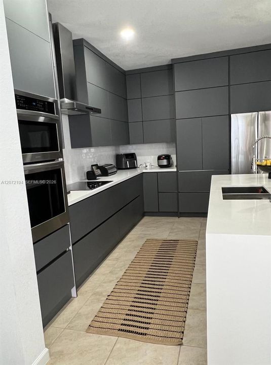 For Rent: $3,300 (3 beds, 1 baths, 1685 Square Feet)