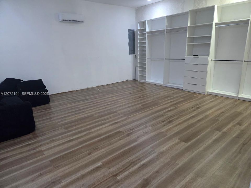 For Rent: $3,300 (3 beds, 1 baths, 1685 Square Feet)