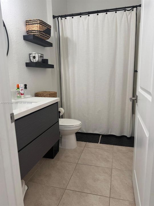 For Rent: $3,300 (3 beds, 1 baths, 1685 Square Feet)