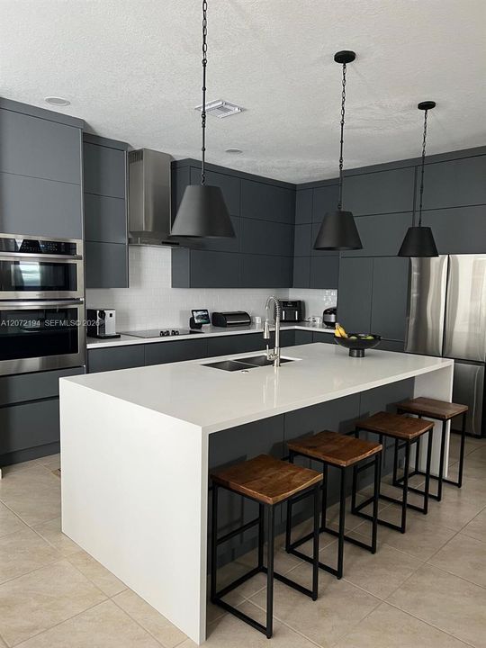 For Rent: $3,300 (3 beds, 1 baths, 1685 Square Feet)