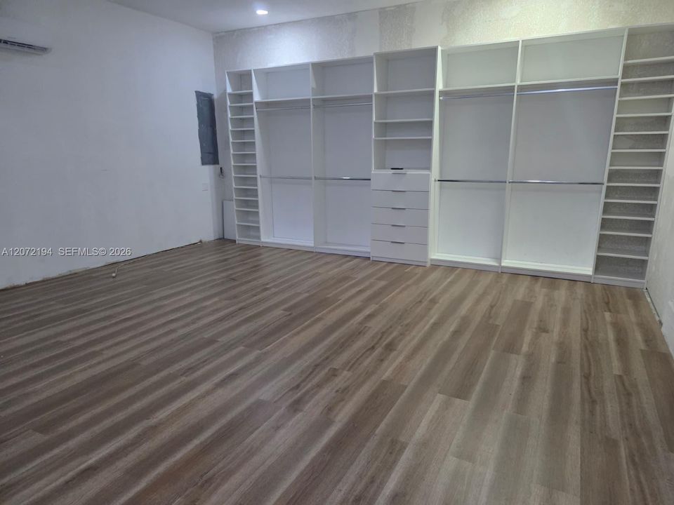 For Rent: $3,300 (3 beds, 1 baths, 1685 Square Feet)