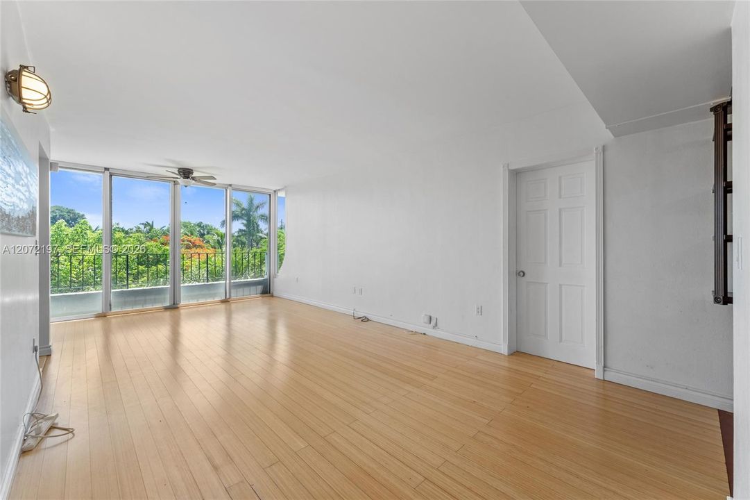 В аренду: $3,700 (2 спален, 2 ванн, 795 Квадратных фут)