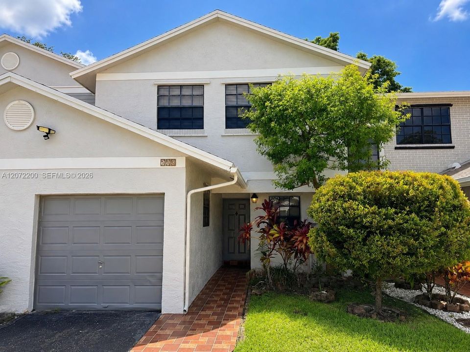 For Sale: $445,000 (3 beds, 2 baths, 1341 Square Feet)