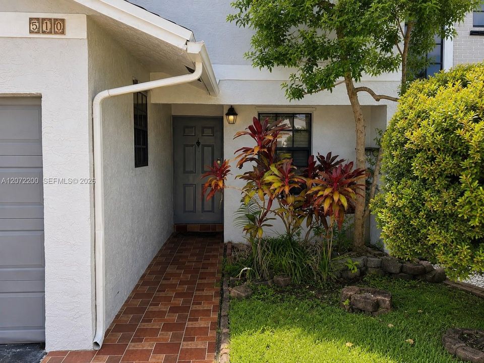 For Sale: $445,000 (3 beds, 2 baths, 1341 Square Feet)