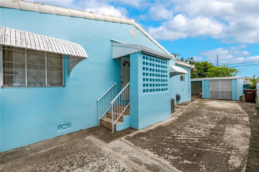 For Sale: $570,000 (4 beds, 3 baths, 1558 Square Feet)