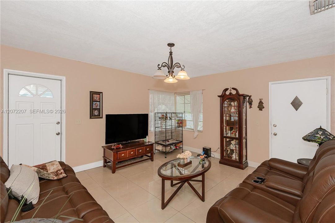 For Sale: $570,000 (4 beds, 3 baths, 1558 Square Feet)