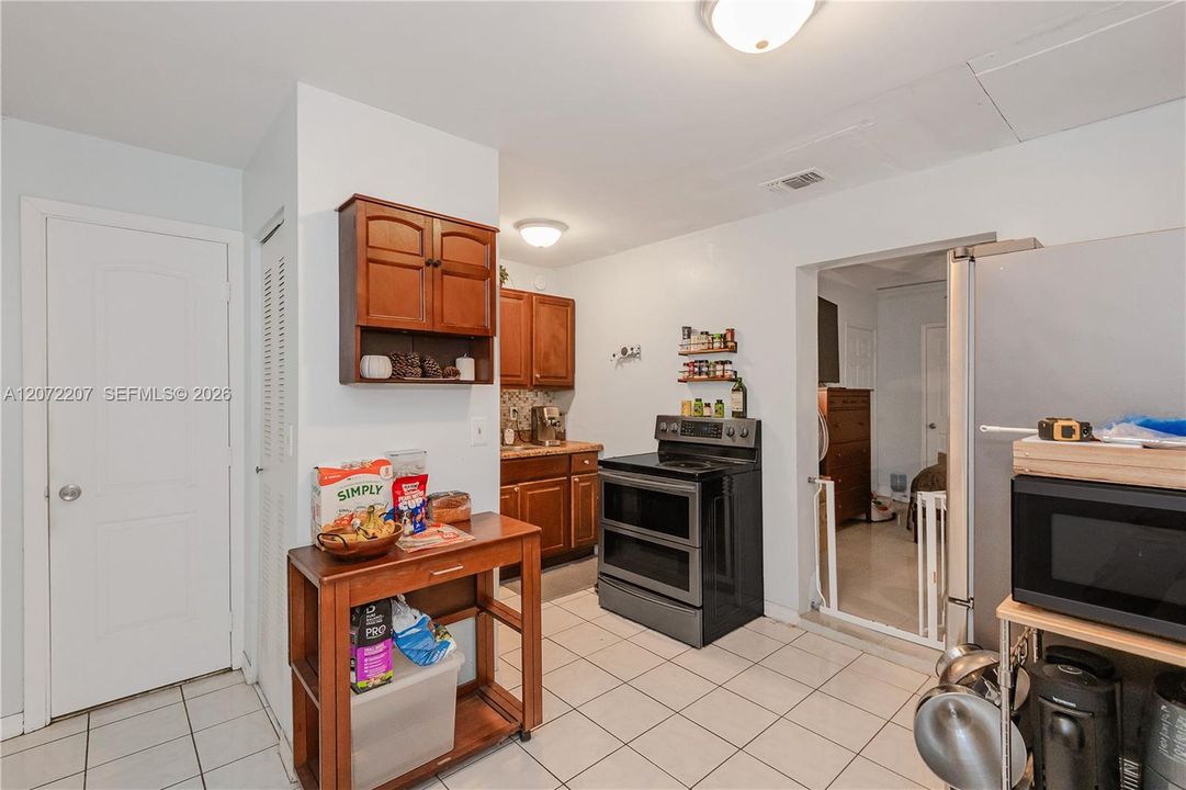 For Sale: $570,000 (4 beds, 3 baths, 1558 Square Feet)