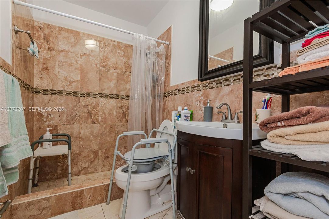For Sale: $570,000 (4 beds, 3 baths, 1558 Square Feet)
