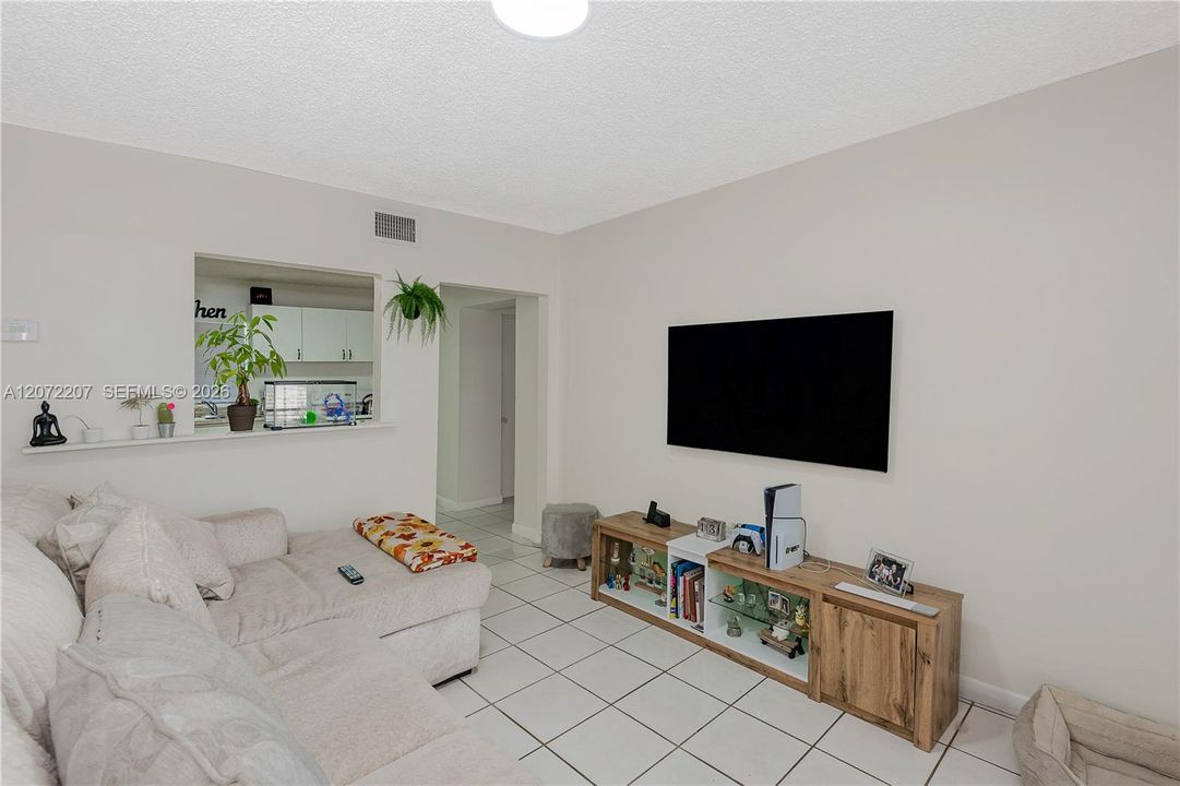 For Sale: $570,000 (4 beds, 3 baths, 1558 Square Feet)