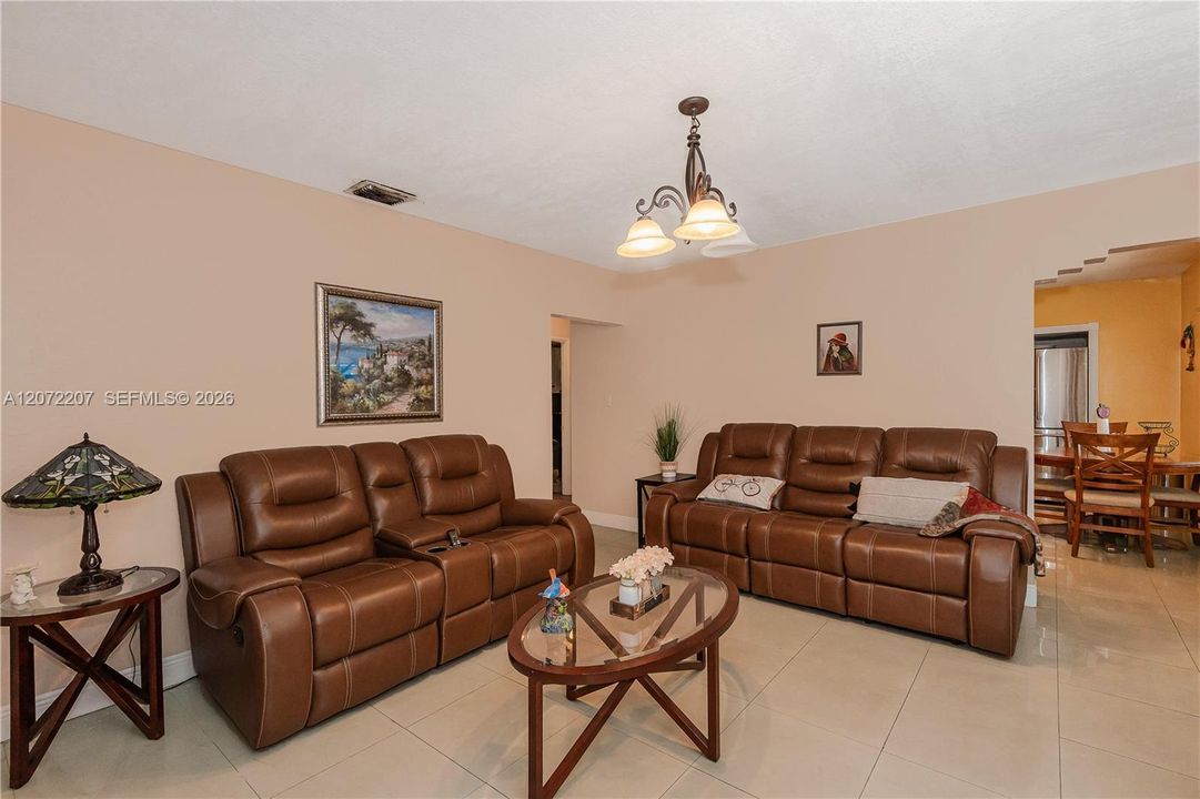 For Sale: $570,000 (4 beds, 3 baths, 1558 Square Feet)