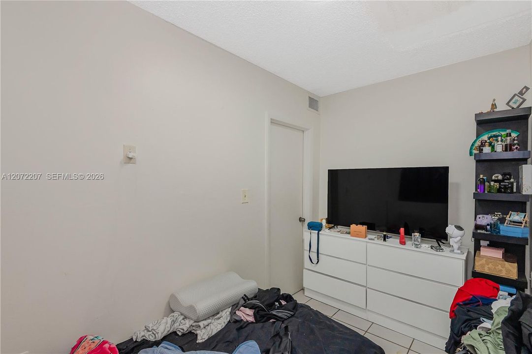 For Sale: $570,000 (4 beds, 3 baths, 1558 Square Feet)
