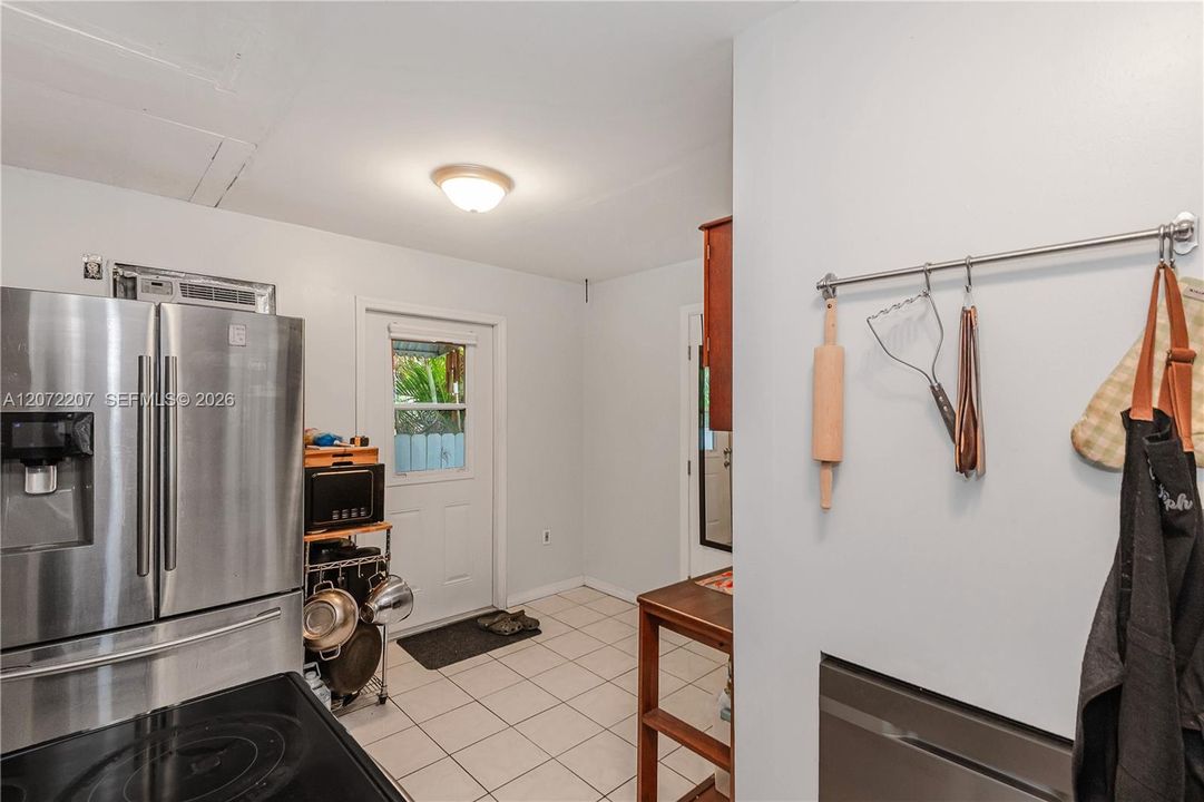 For Sale: $570,000 (4 beds, 3 baths, 1558 Square Feet)