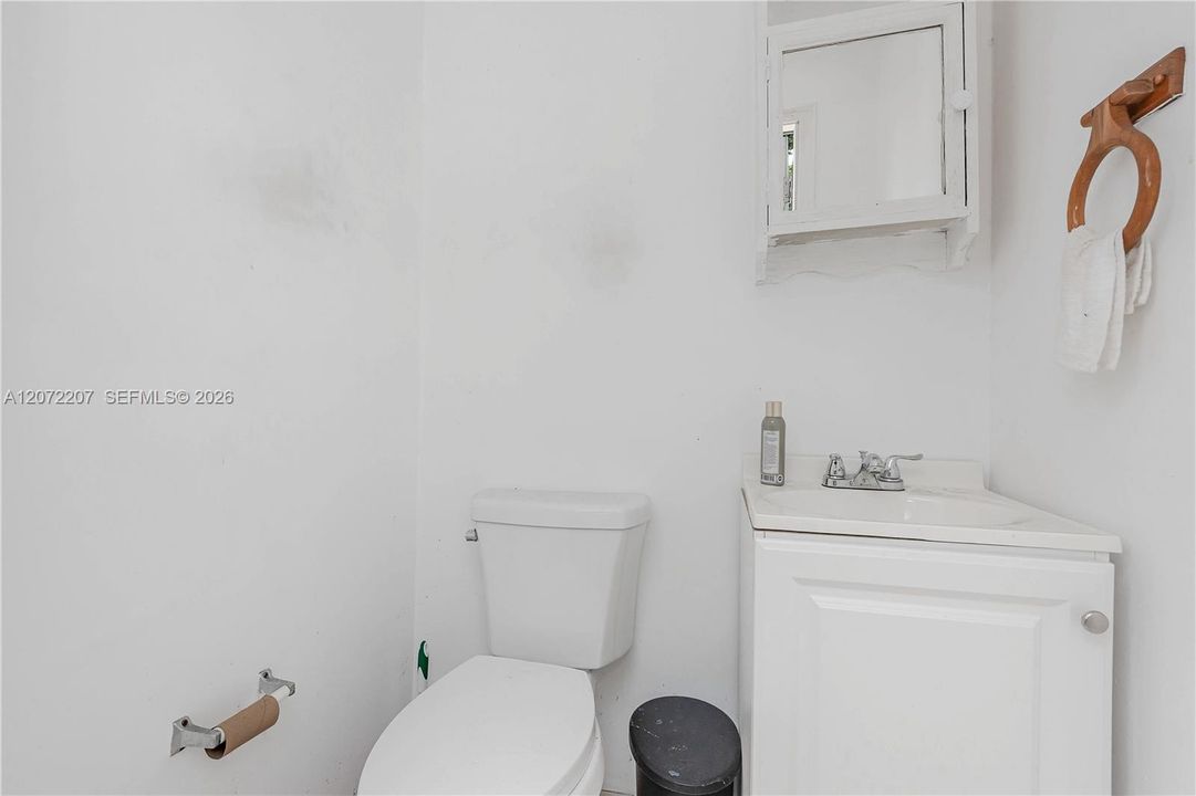 For Sale: $570,000 (4 beds, 3 baths, 1558 Square Feet)