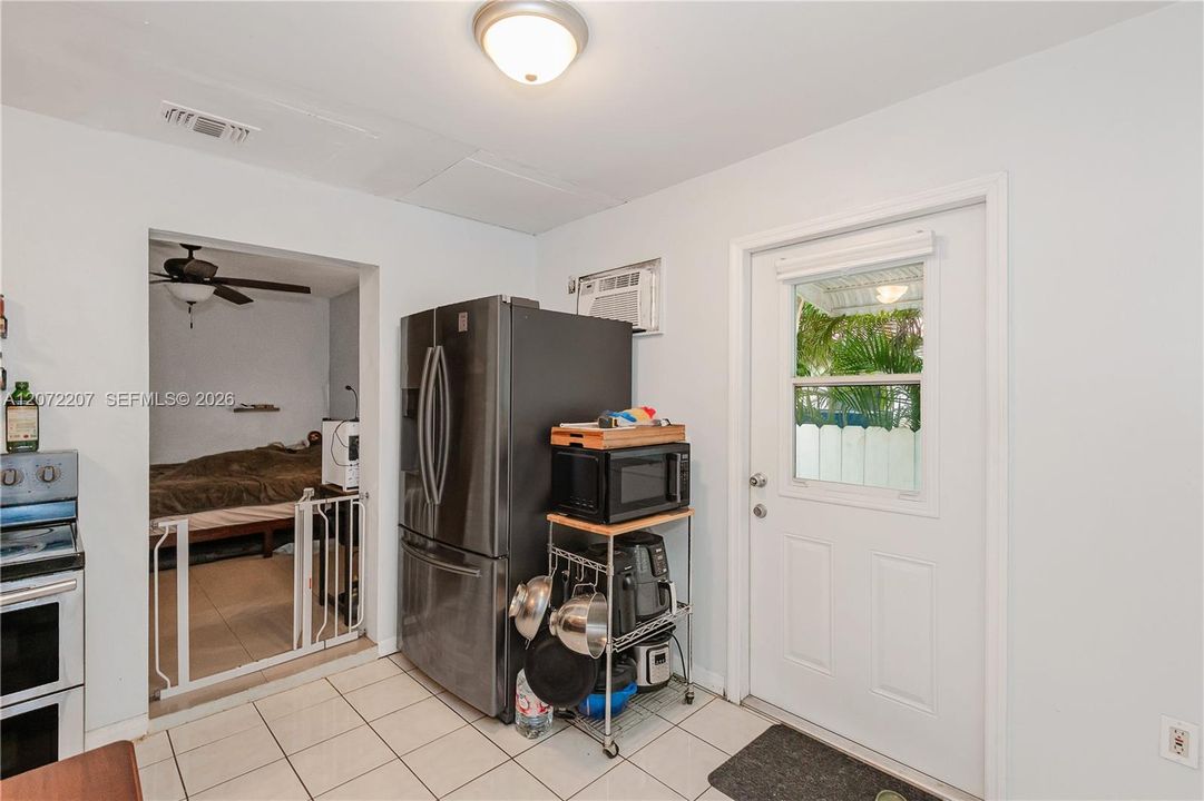 For Sale: $570,000 (4 beds, 3 baths, 1558 Square Feet)